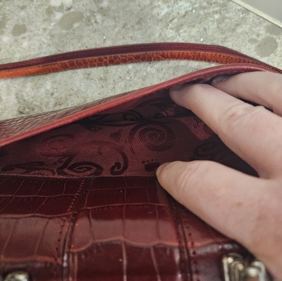 Brighton Red Leather Croc Embossed Crossbody Purse Handbag Snap Closure - Picture 6 of 16